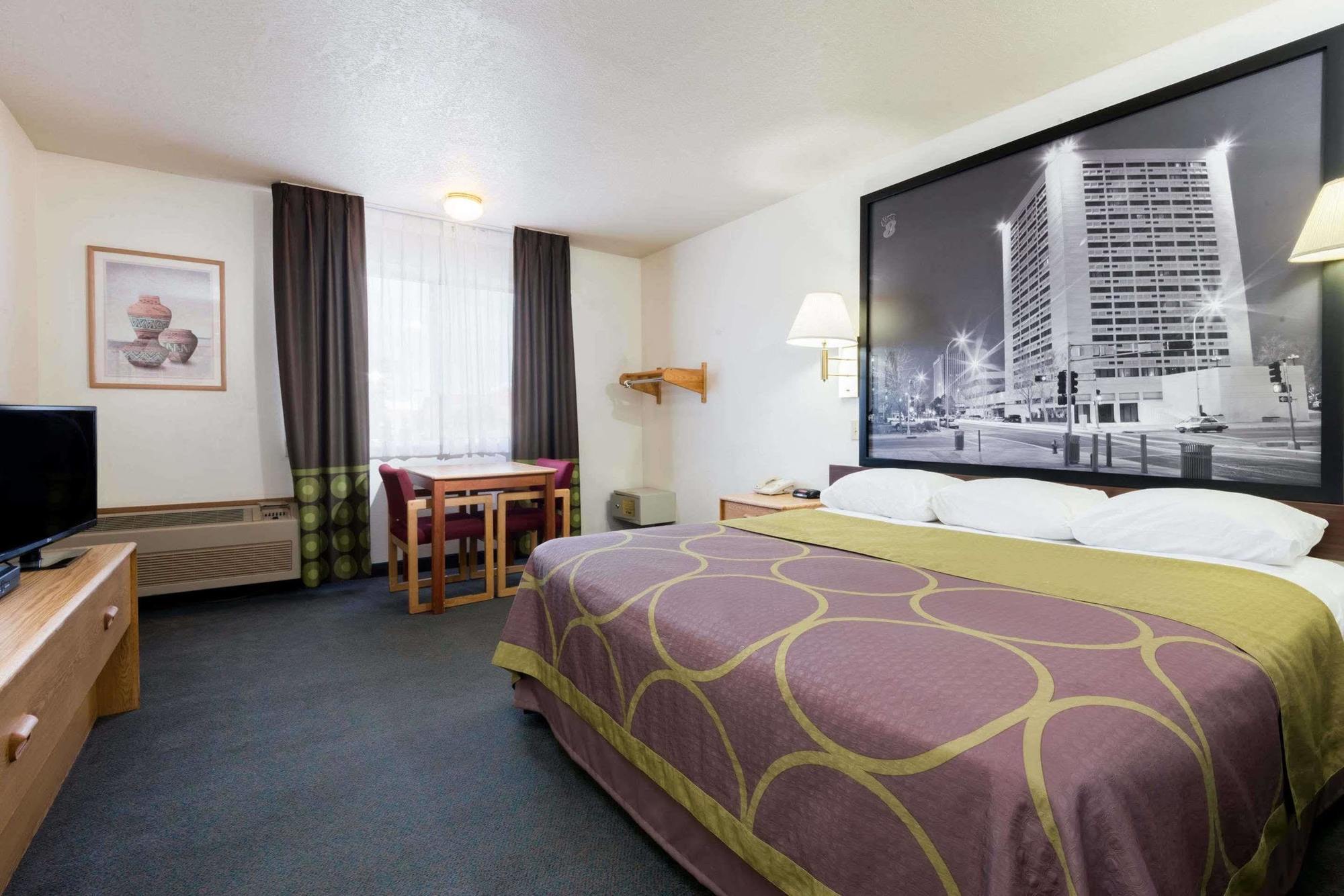 Super 8 By Wyndham Hotel 2*